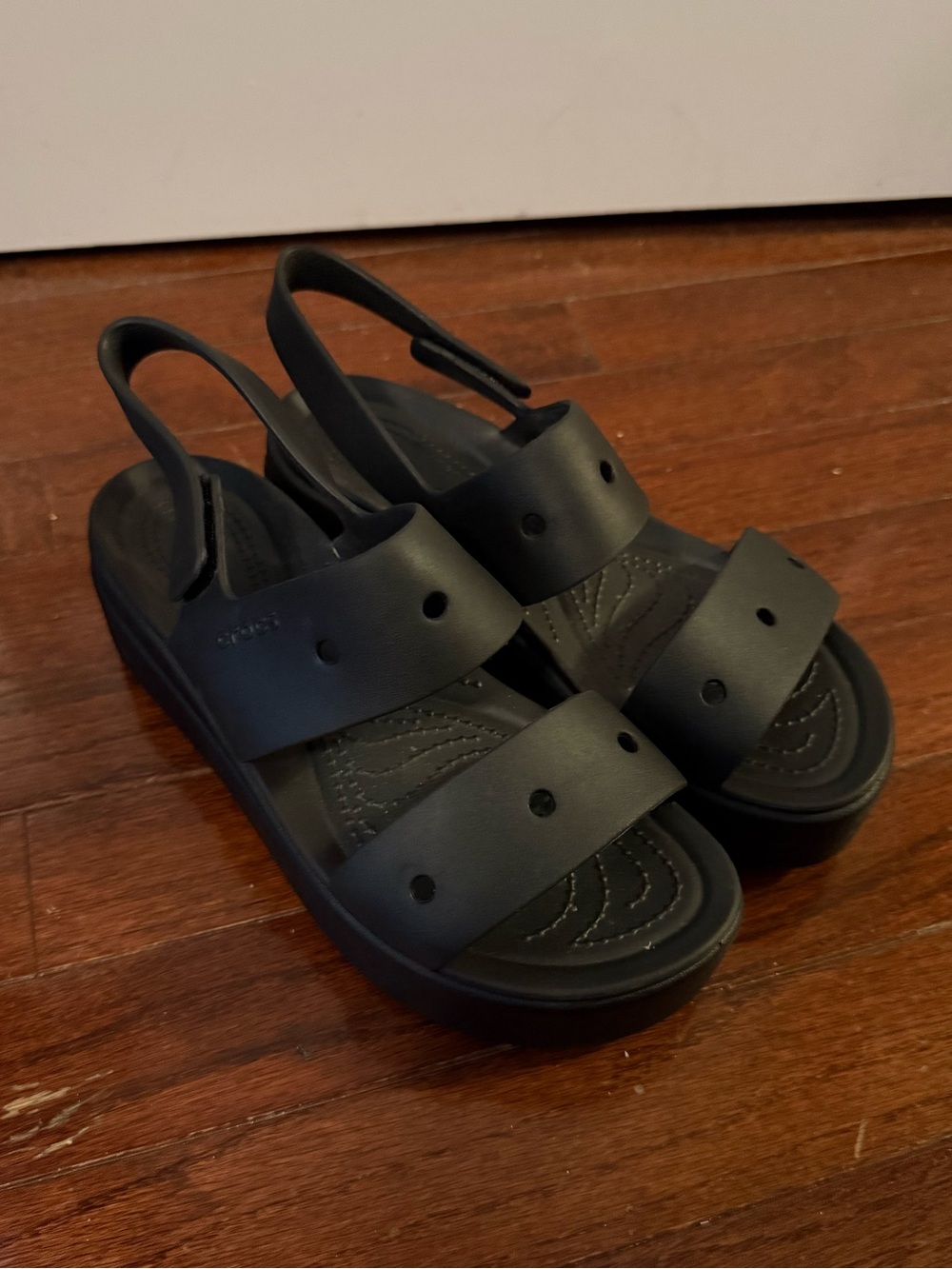 Crocs Brooklyn 4U Sandal - Picture 2 of 4